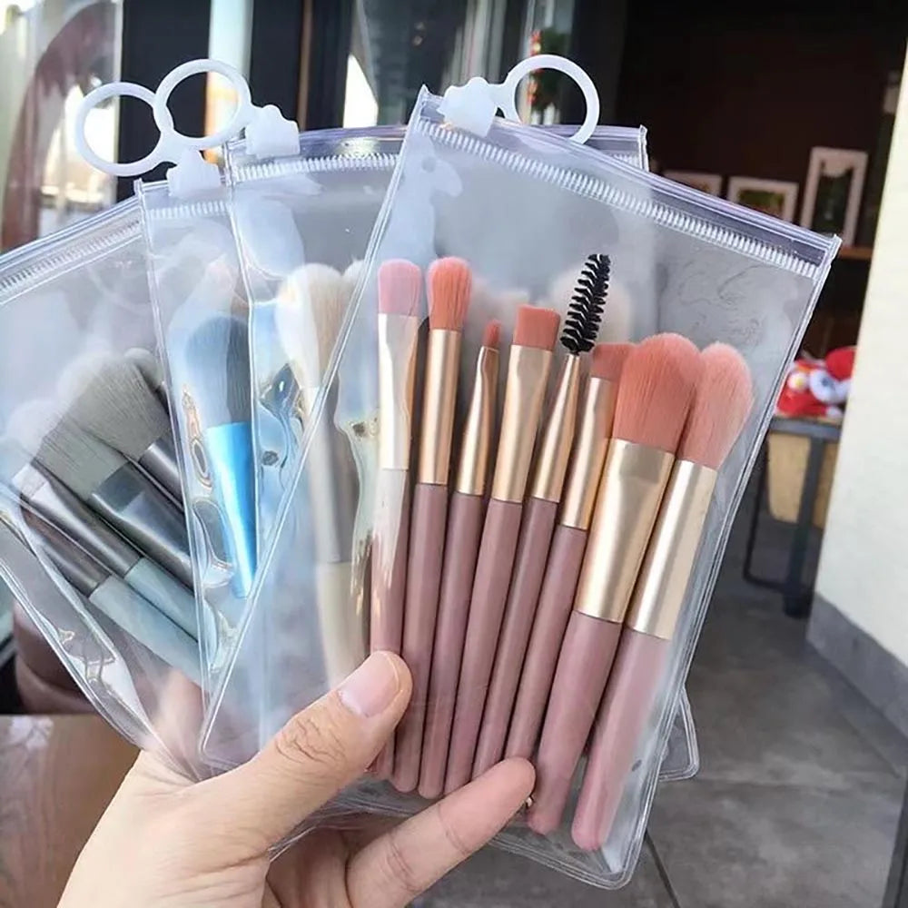 Kit com 8 Pincéis de Maquiagem com Necessaire Transparente