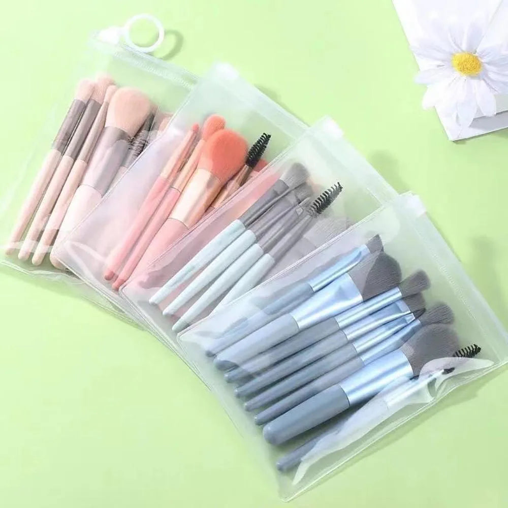 Kit com 8 Pincéis de Maquiagem com Necessaire Transparente