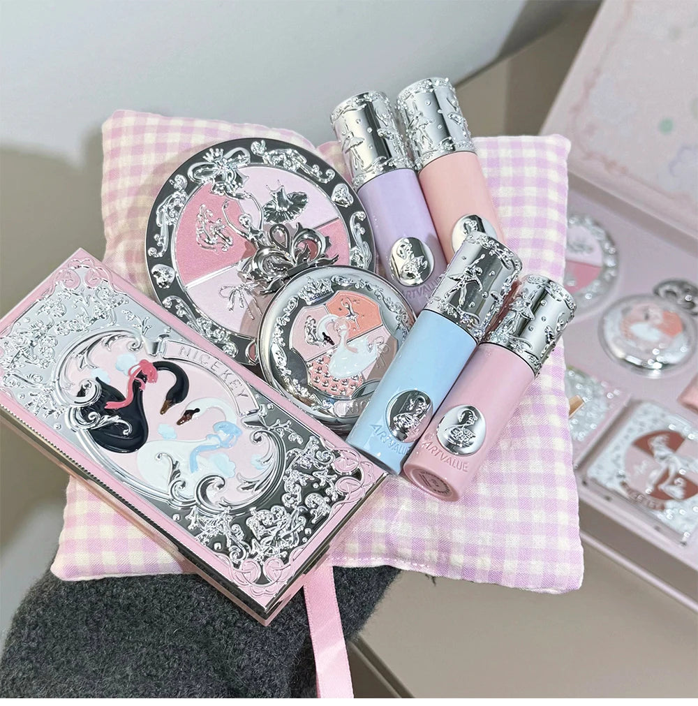 Kit de Maquiagem NICEKEY Pink Ballet Completo com 4 Batons Líquidos Matte, Blush, Pó Compacto, Paleta de Sombras, Paleta de Contorno e Colar Brinde. 💄✨