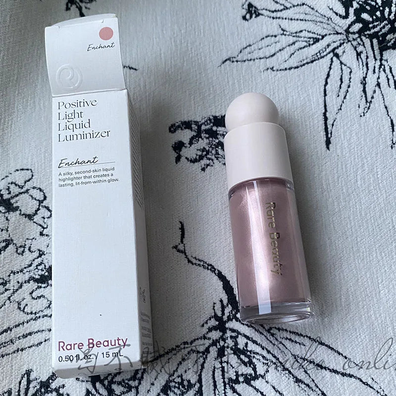 Iluminador e Blush Rare Beauty – Toque Sedoso e Luminoso